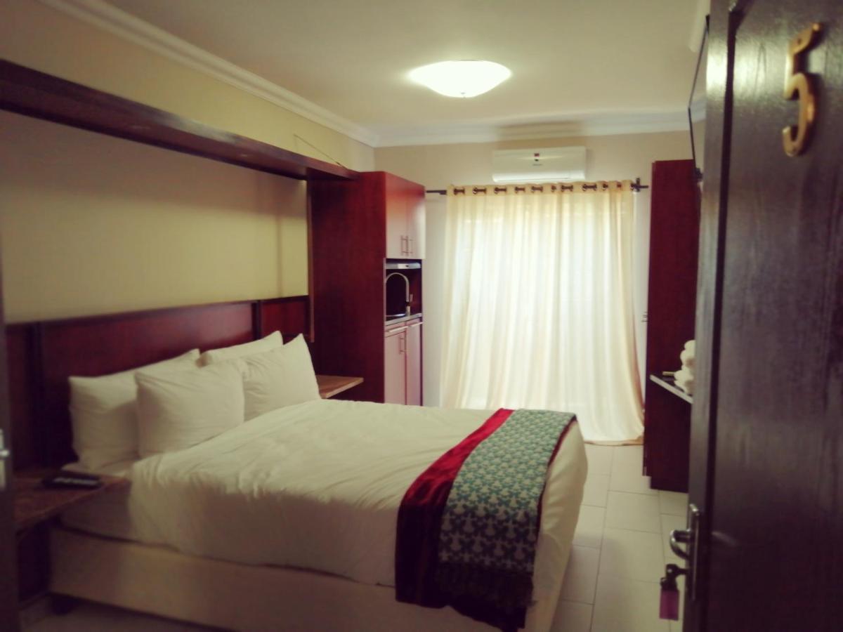 Aps Guesthouse ويندهوك المظهر الخارجي الصورة